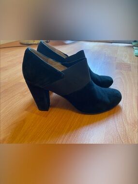 Women's Black Suede Shoes with Block Heel